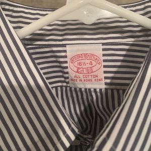 Brooks Brothers buttons down men’s dress shirt